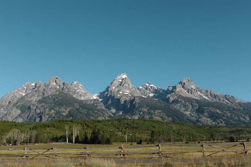 01-M1160004.JPG - We had to go by the Tetons on the way to Montana