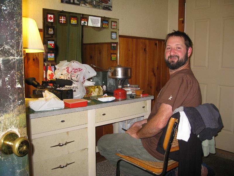 IMG_7416.jpg - Cooking dinner at the Ark Lodge Motel.