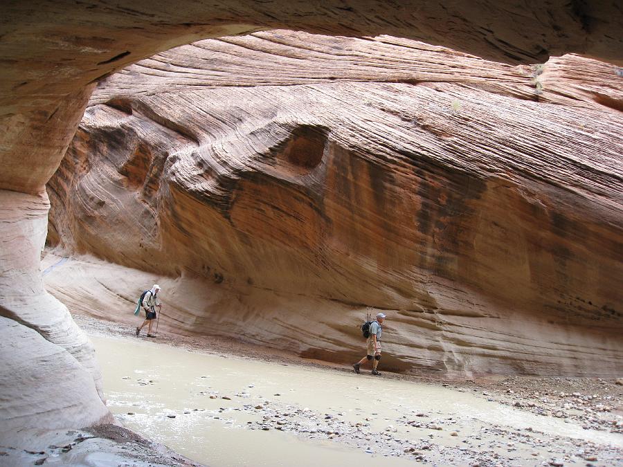 img_0874.jpg - Framing the hike into Paria Canyon