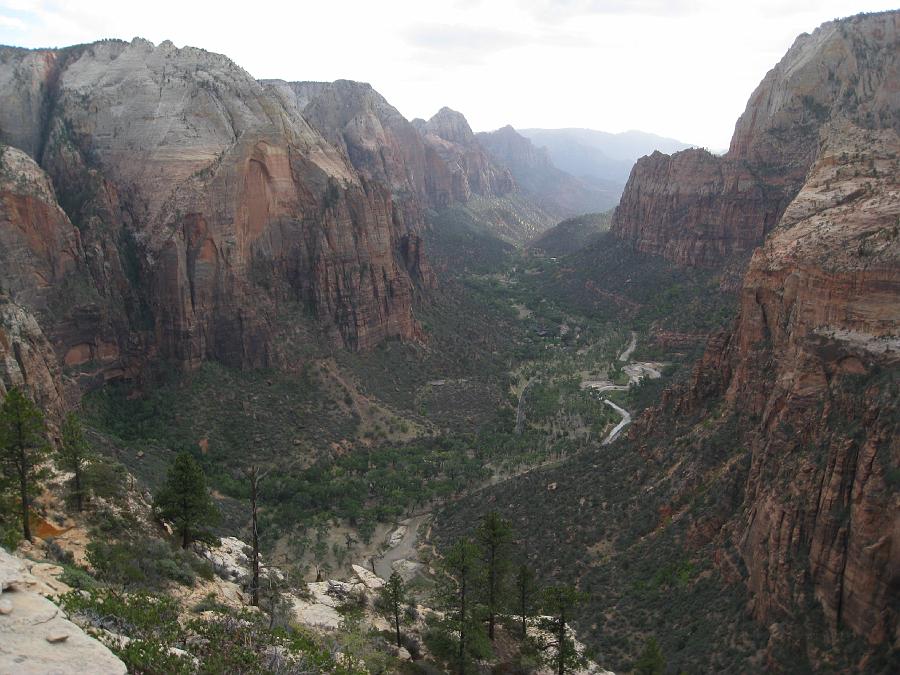 img_1076.jpg - The view of Zion from the top of Angels Landing