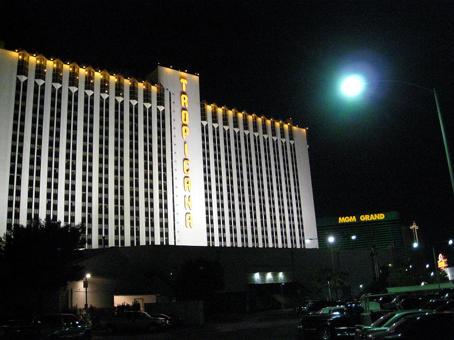 img_1104.jpg - Las Vegas at night